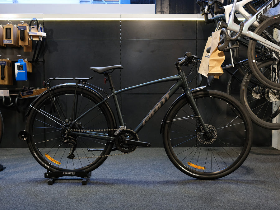 giant commuter bicycle Giant Cross City 2 Disc Equipped