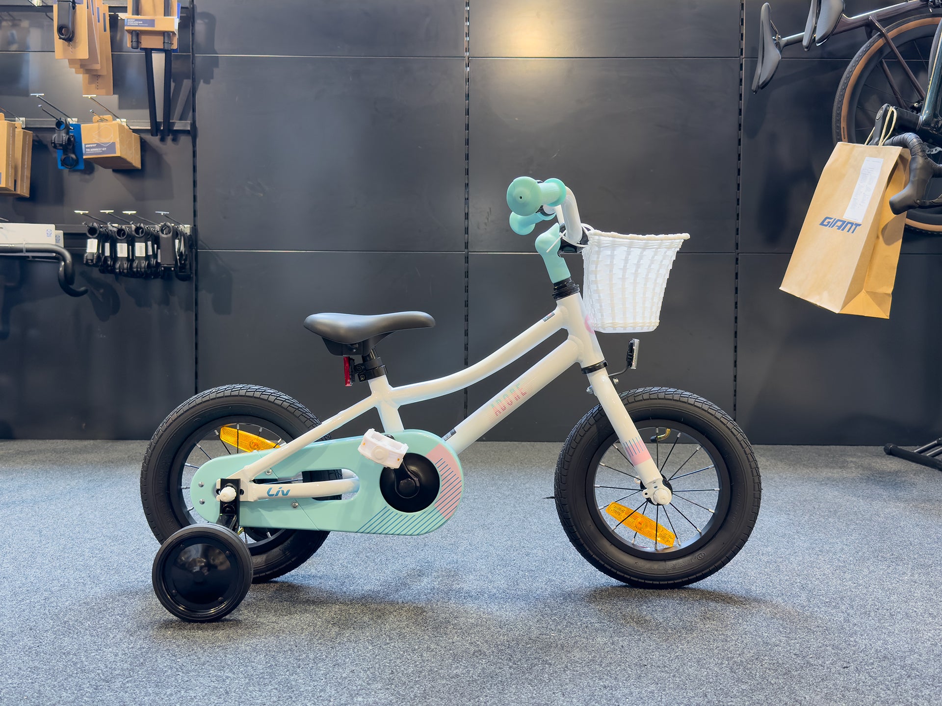 Liv Adore C/B 12 White (24) – Giant Sydney