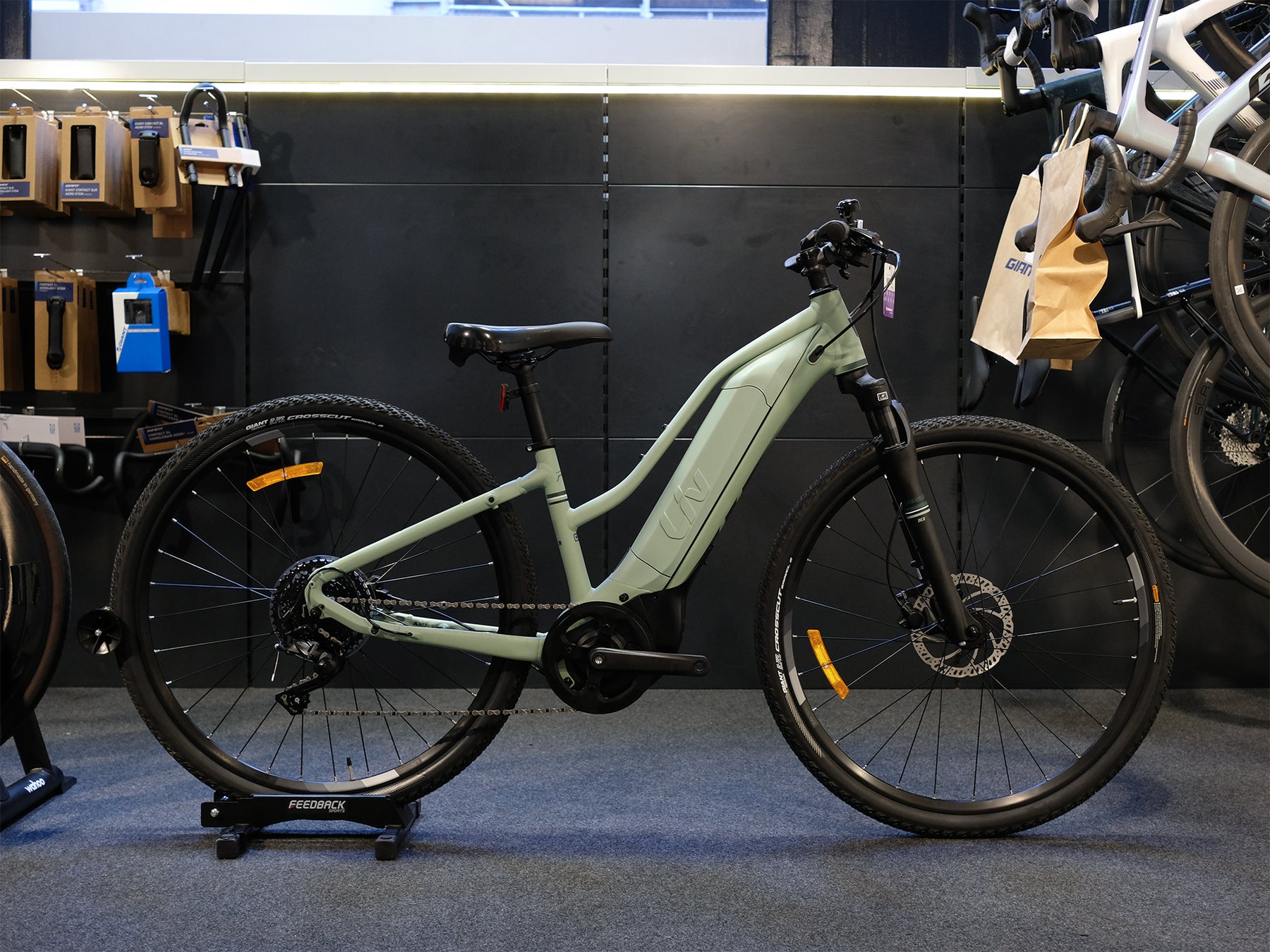 giant rove bicycle Giant Rove E+ 1